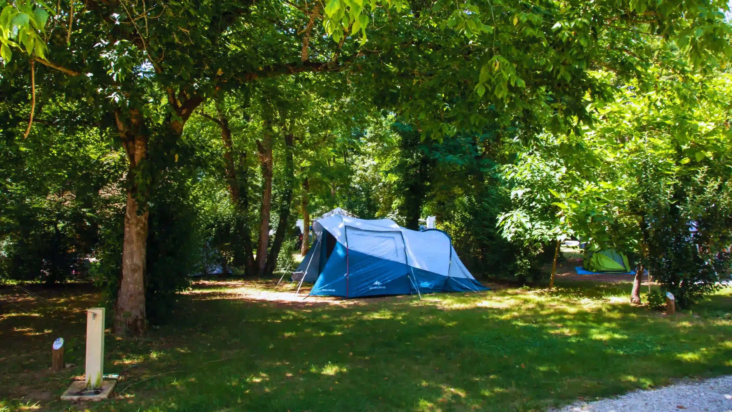 camping site pitch tent sarlat