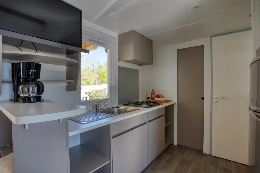 Mobil home Bahamas Komfort 26m² (2 Schlafzimmer) – überdachte Terrasse + TV